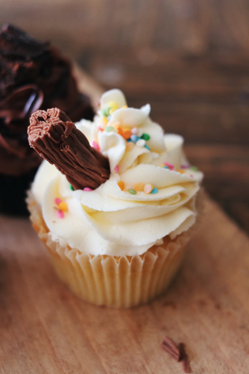 I really love cake. Fantastic cupcakes by <a href="/CupcakesByClare/">Custom Bakes Lincoln</a> // proper weekend treat. 🧁