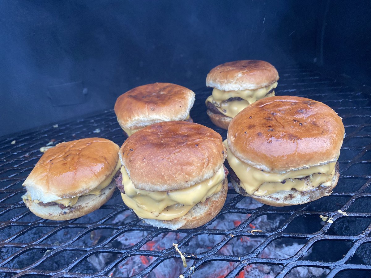 maria_j92's tweet photo. @JonFreier @ironworksbbq @TMobile My favorite bbq is hands down my husband @sidney_orive 😋🙌🏻 The best in #TXVS proof is in the pictures🤤  but if we’re talking about businesses, Mumphord’s in my hometown of Victoria TX is 🔥👌🏻 https://t.co/eyvaHdU8mw