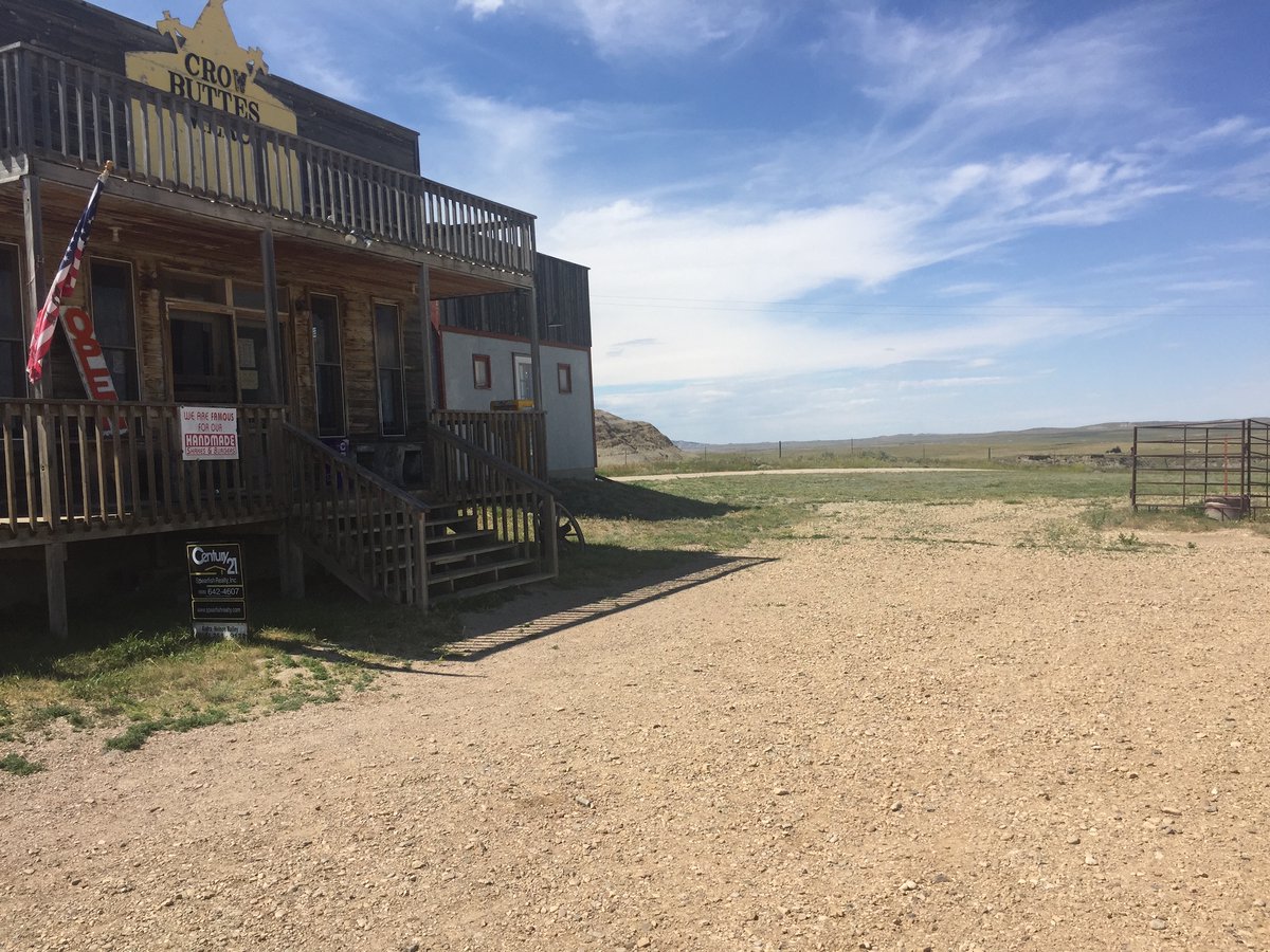 After the Badlands, we turned south, had lunch in the most desolate place ever, and drove through the geographic centre of the US, at Belle Fourche, ND. A quick look at dodgy tourist trap Deadwood, and we were nearly at Mount Rushmore.