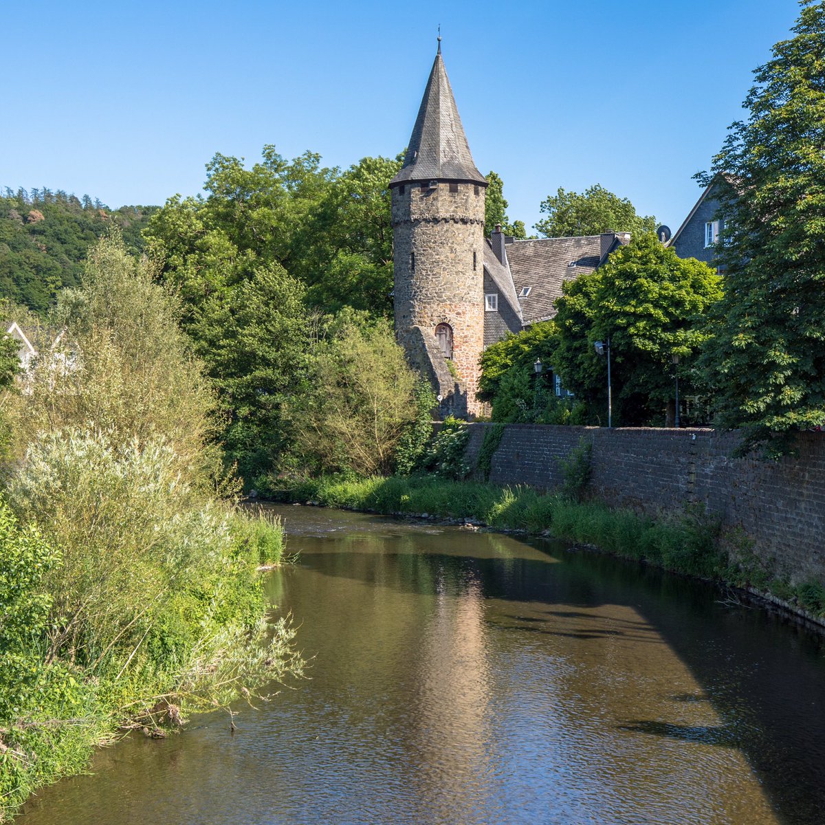 SunsetChrissi's tweet photo. —
Nice Summer Weather in Herborn, 13th of june 2020
—
#photography #june #lights #perspective #colours #naturephotography #landscapephotography #wildlifephotography #june #junelandscape #summer #summerweather #architecture #architecturephotography #herborn https://t.co/8z0c19GADr