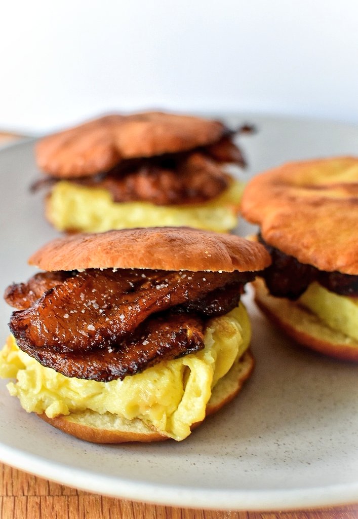 1goatroti's tweet photo. How's this for a simpe breakfast: @GraceFoodsCA Johnny Cakes, fried plantains & eggs. Add milk, knead & fry. Fry plantains to where they look burnt but sweet & sticky inside then sprinkle with kosher salt. Sweet/salty! #CookingWithGraceCA
#CookingWithKids
#EatingInWithGraceCA https://t.co/aRLVZIrwtk