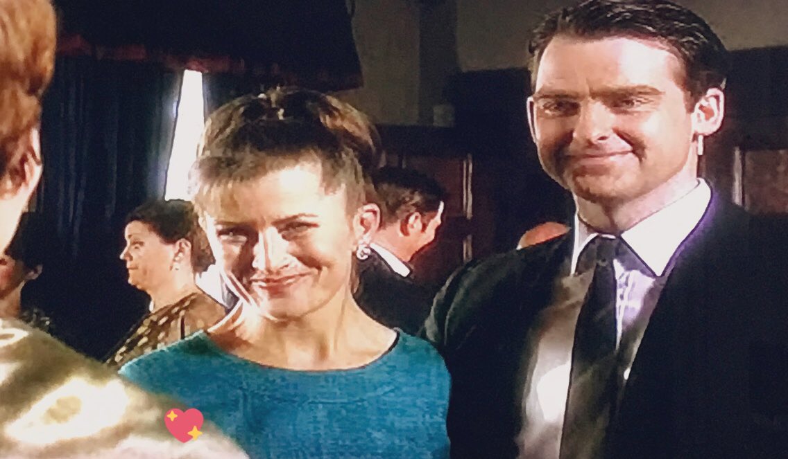 TvHeartbeat's tweet photo. Series 8, episode ‘Taking Sides’. Dr Bolton finds himself in a difficult situation in this episode, but it’s a great guest star moment with #IslaBlair as Elaine Aubrey, who accuses Neil of indecent assault. @michaelsd35 @kaziapelka #DerekFowlds ❤️ https://t.co/UJvPsgxMFL