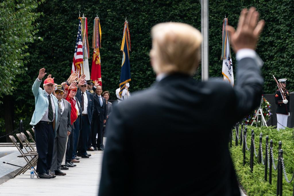 President @realDonaldTrump and @FLOTUS observed a moment of remembrance at the Korean War Memorial on June 25, the 70th anniversary of the start of the Korean War.