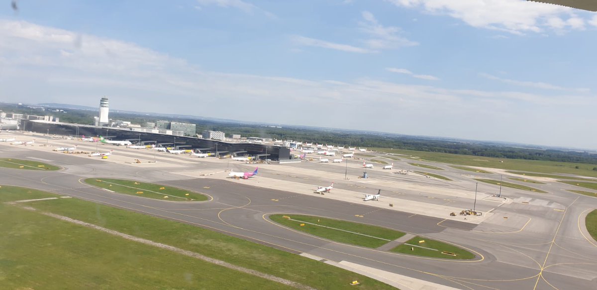 Dropo23's tweet image. What a flight today over Vienna 👍🛩