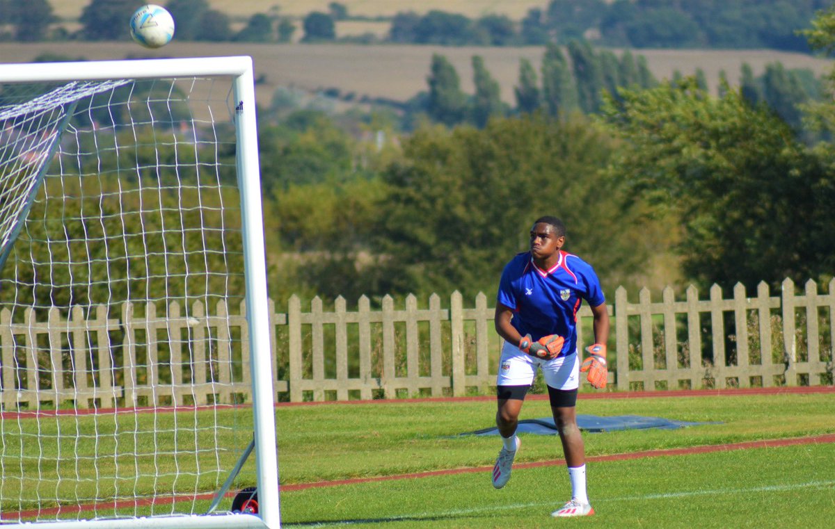 Wakefield_AFC's tweet photo. #StartingXIChallenge ⚽️
👉 For the next 11 days we will be asking you for your favourite players from numbers 1-11.
Today is the #1 jersey & want to know, who is your all time favourite #1️⃣?
#football #footballchallenge #startingXI #goalkeeper #footballers https://t.co/Vw4fEFVz3B