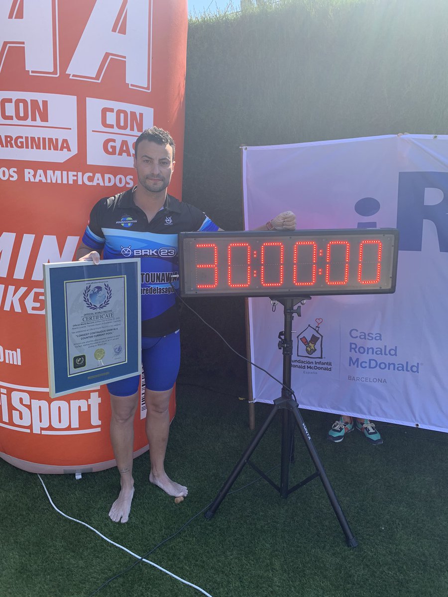 OWorldRecord's tweet photo. New #officialworldrecord the @elhombredelasaguas #cardedeu #Catalunya#españa#ultraresistencia #natacion #swimrecords @fundacionronald #swimmingpoolcounter #Worldrecordholder #worldrecordholders #worldrecords https://t.co/527N08CCGT