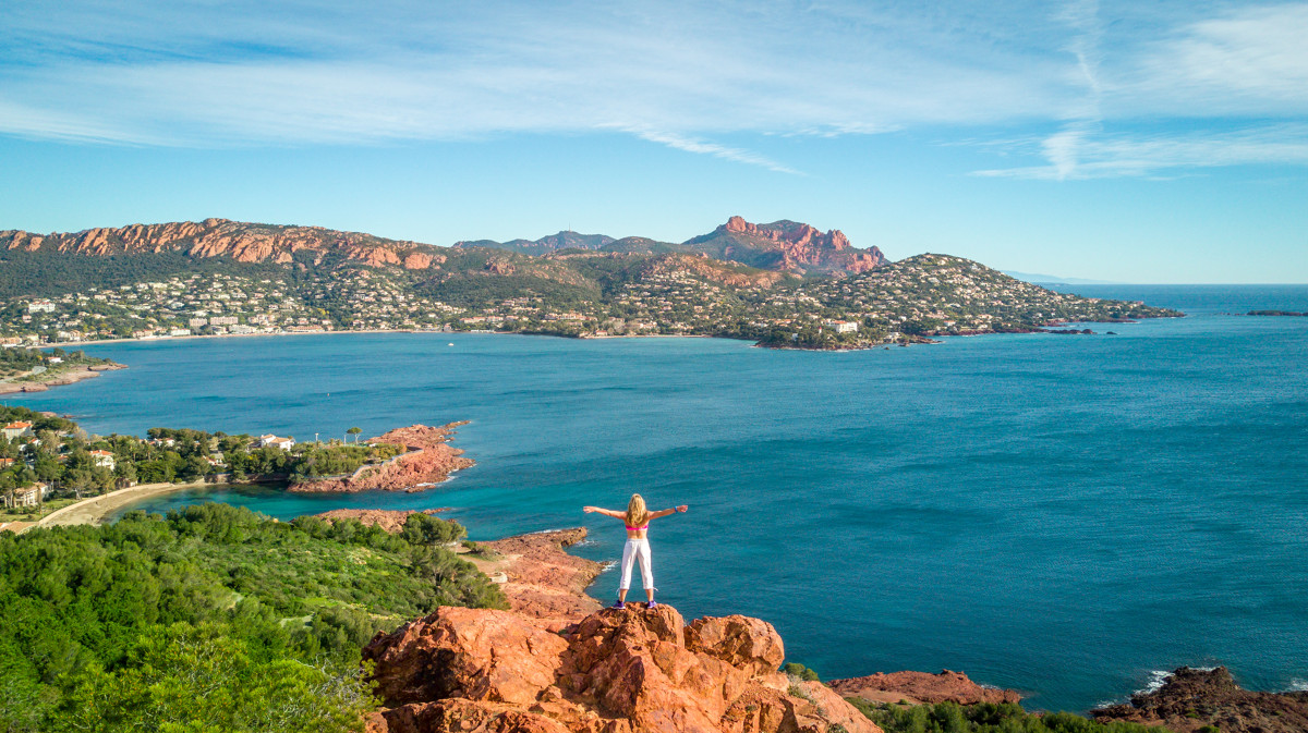 Explore_FR's tweet image. Pour profiter pleinement des activités de @VisitCotedazur découvrez le Pass Côte d'Azur. Optez pour un pack 3 ou 5 activités et créez un programme selon vos envies : musées, parfumeries, excursions en mer ou montagne...
cotedazur-card.com 
#CetEtéJeVisiteLaFrance