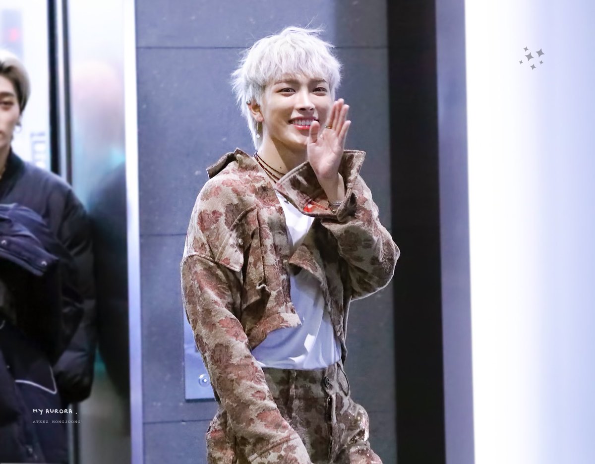 King saying hi to his people  #ATEEZ    #에이티즈  