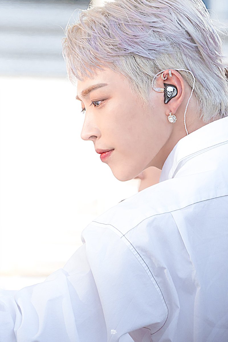 how are u even real kim hongjoong 