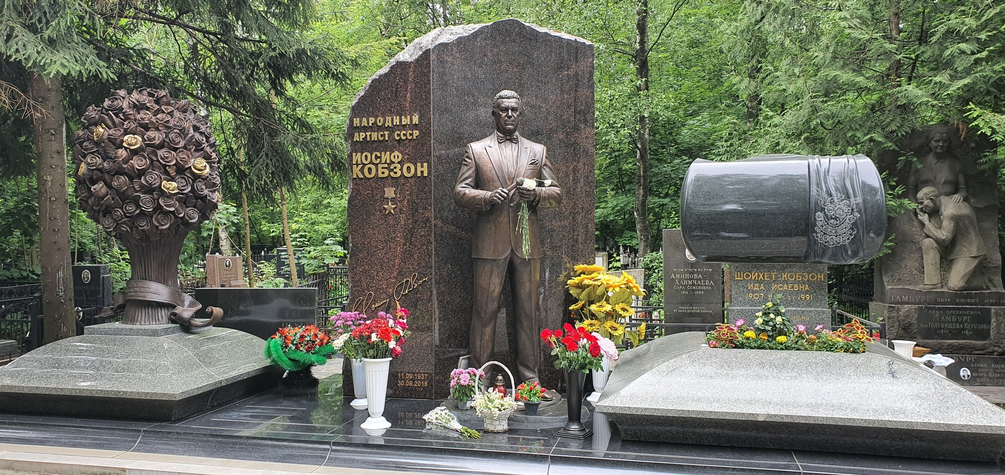 Могилы знаменитостей Кабзон