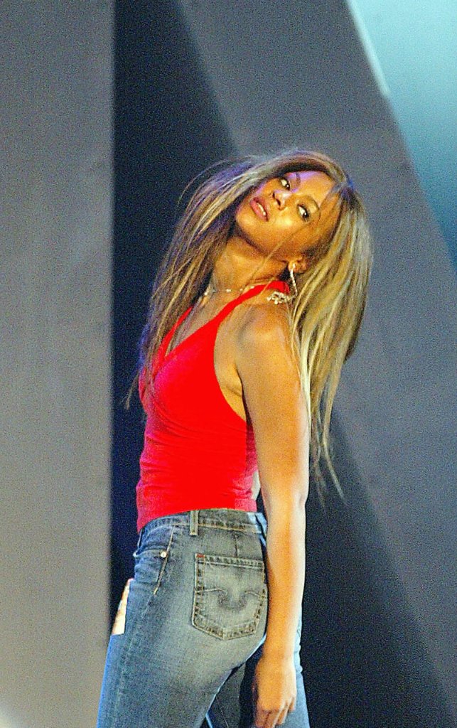 Beyoncé rehearsing for the 2003 BET Awards.