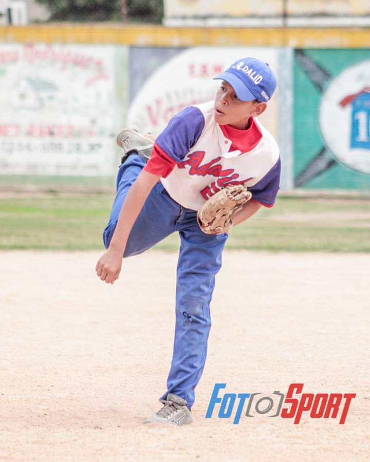 FotoSportGroup's tweet photo. 🎂 Otro de nuestros jóvenes baluartes de cumpleaños: Alan Romero de #Lisuca
•
#Adalid
@AsoAraguaBB
@FEVEBEISBOL https://t.co/q6u2sdEDjp