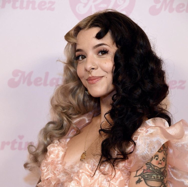 g1rlg3n1us's tweet photo. why i no longer believe melanie martinez and why you SHOULD believe timothy heller: a thread https://t.co/BsVE0Jccll