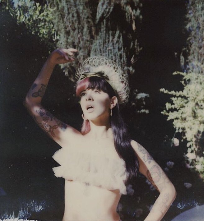 g1rlg3n1us's tweet photo. why i no longer believe melanie martinez and why you SHOULD believe timothy heller: a thread https://t.co/BsVE0Jccll