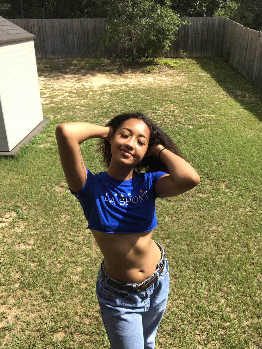 FleezyFelia's tweet photo. Hot mama😗❤️ https://t.co/nLGScw74K3