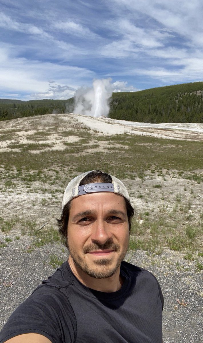 And here’s a selfie of me in front of this broken fire hydrant – bei  Old Faithful Geyser