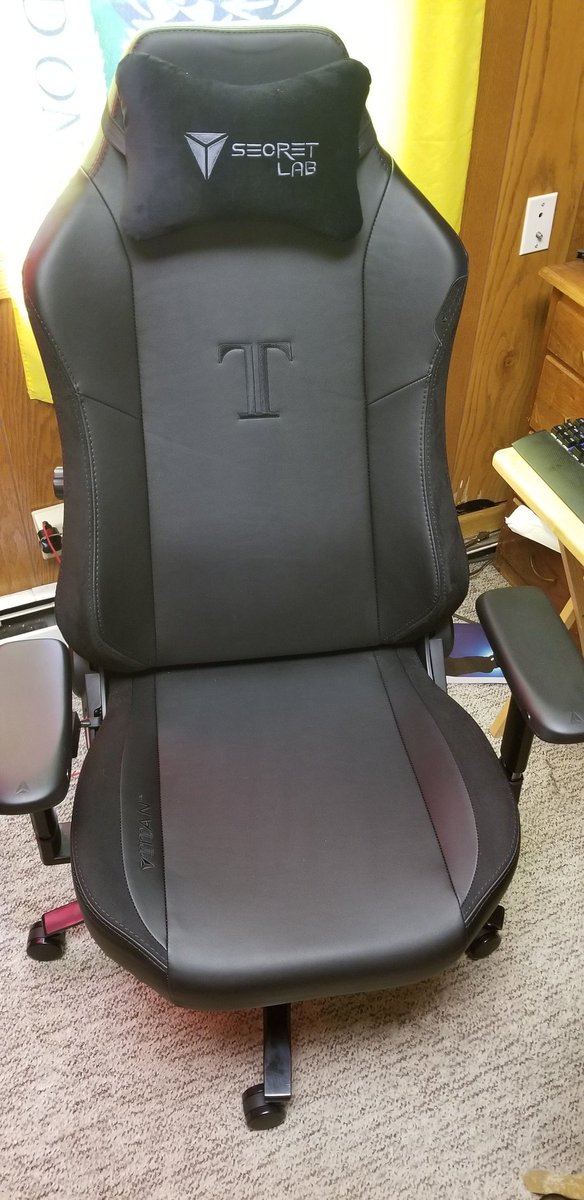 Martinez53072's tweet photo. Super happy with this chair! #Secretlab https://t.co/ABRdxgUBRt