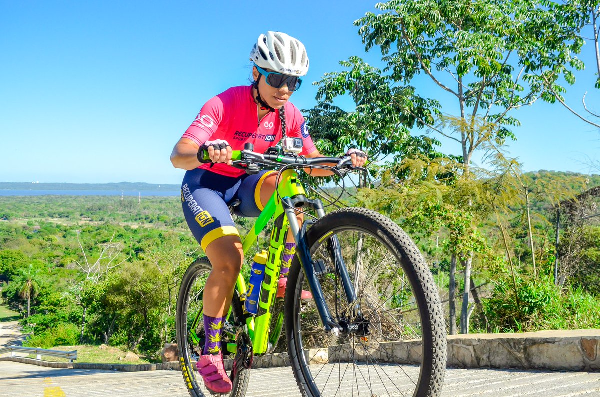 Angiebogado's tweet photo. Amamos sufrir de esta manera 🚴🏻‍♀️♥️ La ubicación en el vídeo en mi canal de YouTube. #AngieBogadoPy #Paraguaya #CientíficaRagusaSA 
#RecuperationSport 
@cientificaragusasa @recuperationsport 
#Paraguay 🇵🇾 https://t.co/tz4kODpxRo