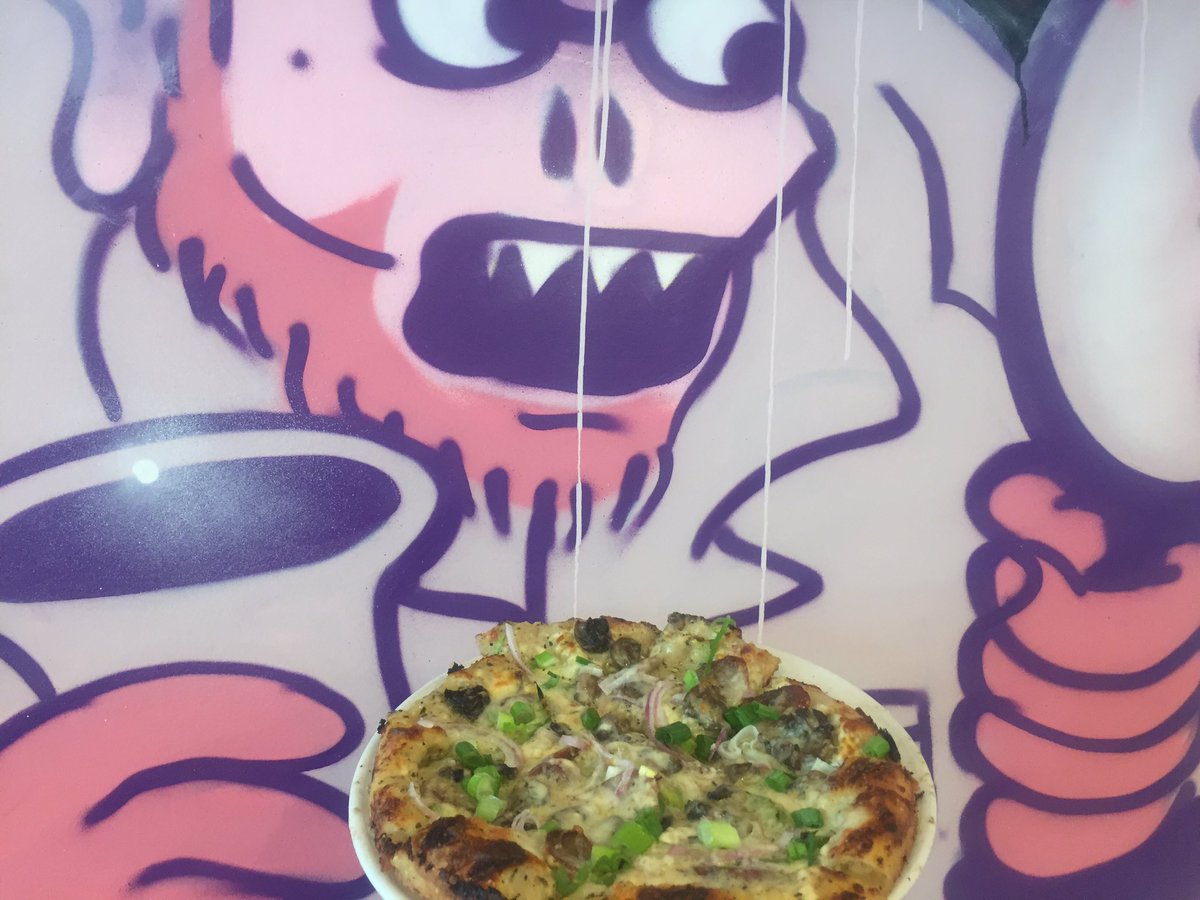 pinkgorilla_yeg's tweet image. Join us for brunch today!  Last day for our Weekly Special - with homemade alfredo sauce, local sausage, red onion, rosemary mushroom, and green onion. #homemadecrust #bestpizza #eatlocal #sundaybrunch #yegeats #yeg #yegfood #yegfoodie