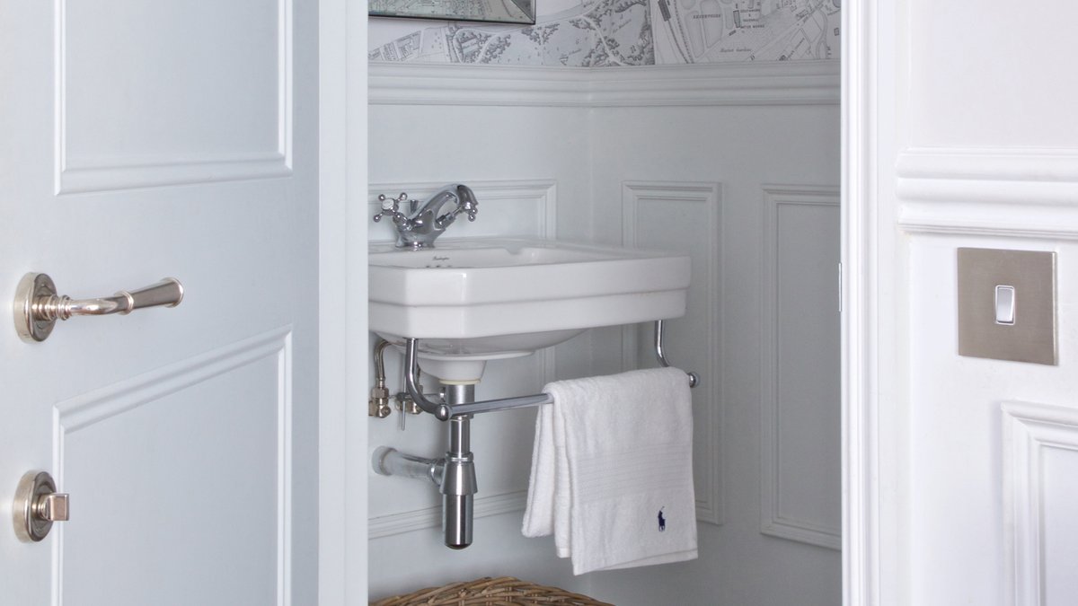 CLOAKROOMS | We can transform the smallest rooms and spaces to look and feel special. If you are thinking of updating your home, please get in touch to find out how we can help you. #MarloeInteriors #interiordesign #interiors #cloakroomdesign #bathroomdesign #cloakroom