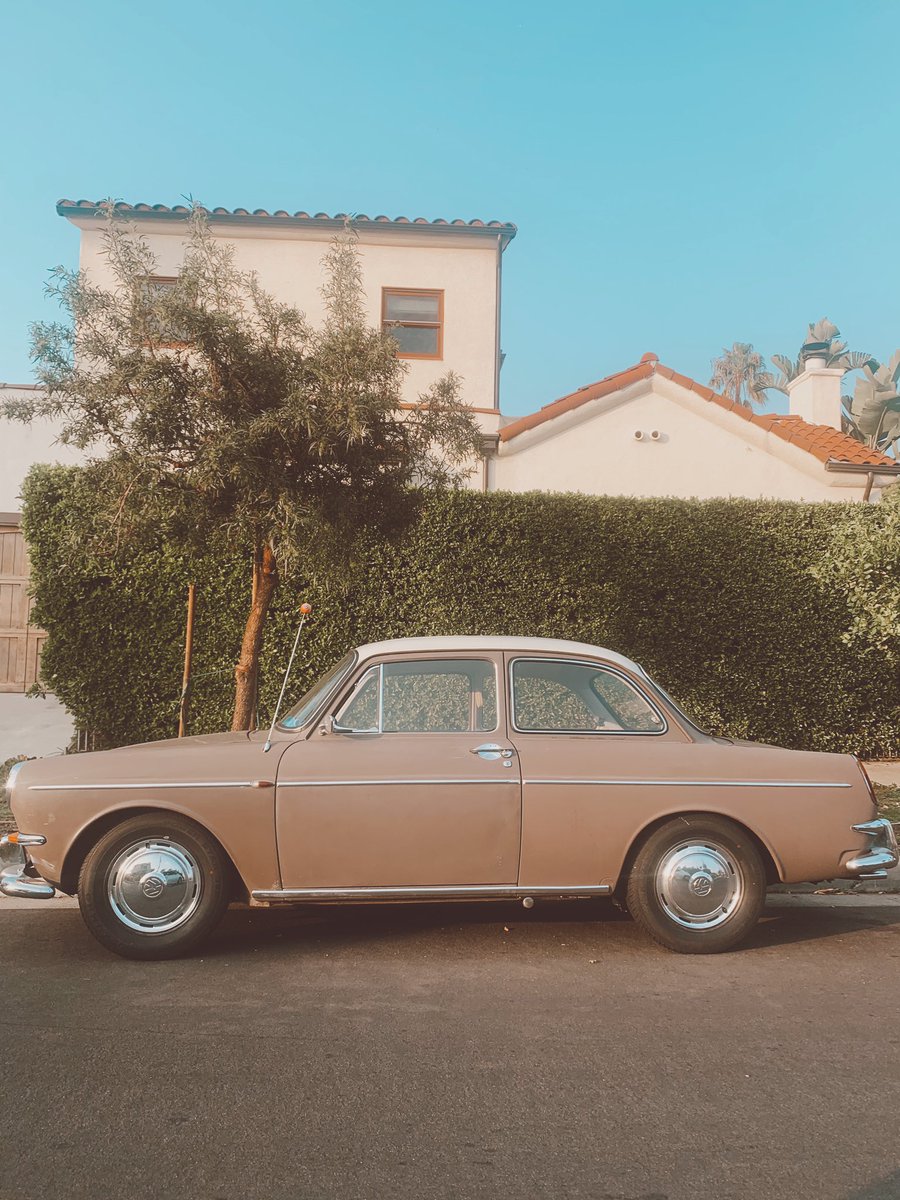 i’m obsessed with vintage cars so here’s a thread of me matching some of my favorites