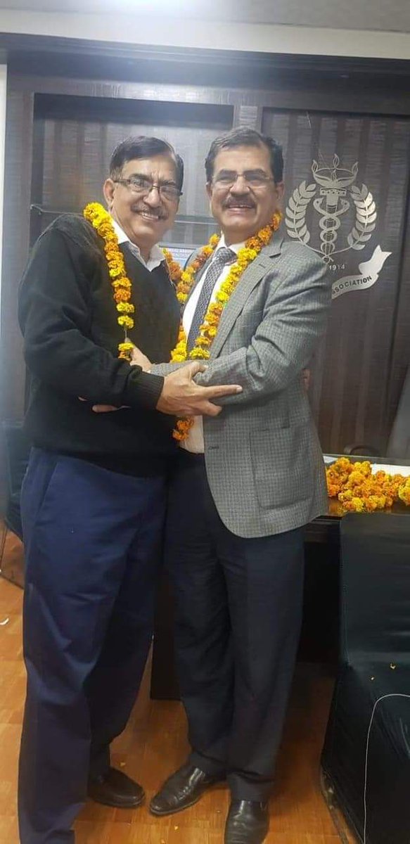 IndianDaddies's tweet photo. They make a lovely couple / friends ❤⚘ #indiandaddies #desidaddies https://t.co/vvICGs5Opz