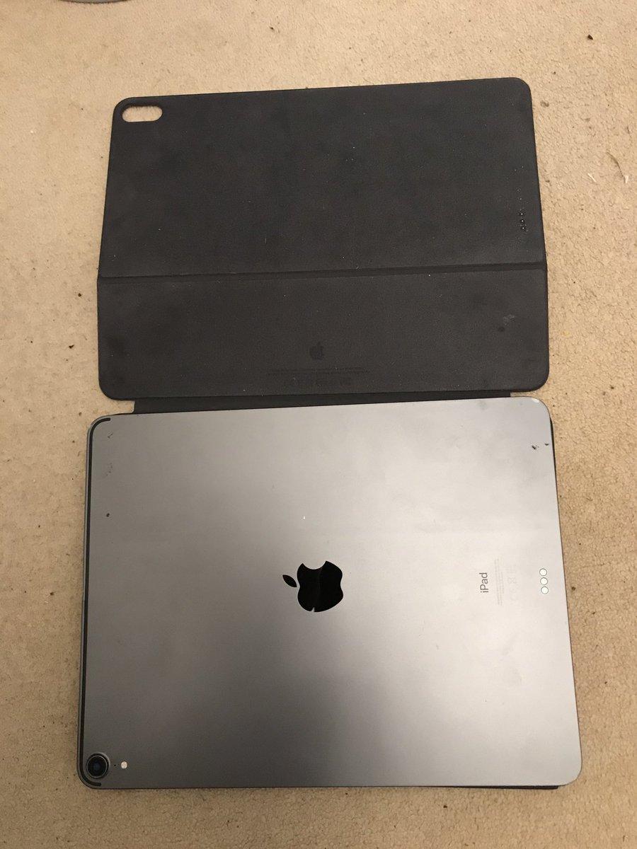 WokingGolfPro's tweet photo. Let’s see if Twitter can work it’s magic and find the owner of this iPad Pro.
FOUND IN THE MIDDLE OF THE ROAD ON JUNCTION OF HEATH HOUSE RD/A322 BAGSHOT RD. NEAR WORPLESDON GOLF CLUB, CLOSE TO WOKING

I only have 1000 followers so please retweet. I’ll hand in to police tomorrow. https://t.co/Wq922kqDHd