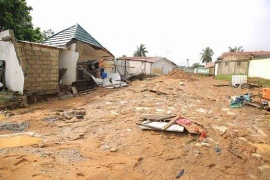 TeachCIvoire's tweet photo. Pluies diluviennes provoquant des inondations avec morts d'hommes.
Des preuves irréfutables de la nécessité pressante d'engager la sensibilisation contre le réchauffement climatique
#CimateActionProject
https://t.co/rniGQAjOCk
@zelfstudie 
@iamKirstenT 
@JulieShouldice
@fund_ark https://t.co/5Pk6gTMqv0