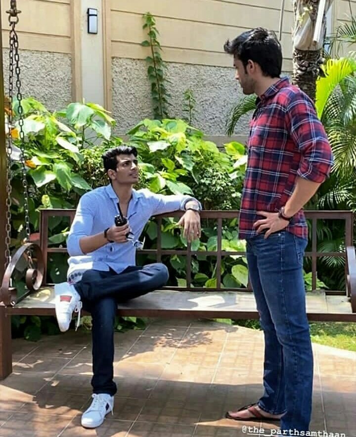 Poora MV bhi agar iss ek shirt mein hojata toh bhi koi gham naa hota..:')