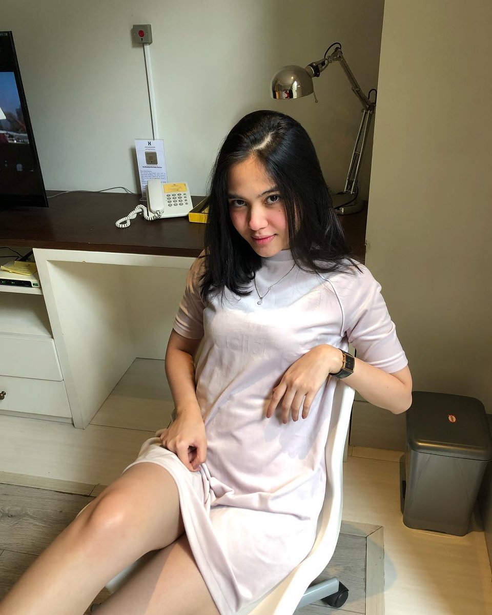 Angelrianna1's tweet photo. Siapa yang mau temani saya malam ini...?
#malam #minggumalam #malamsepi #sendirian https://t.co/lnaXD9wbAs