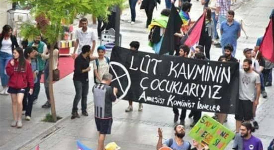 doukankork's tweet photo. Allah bizi affetsin bu millet Türk milleti olamaz. Türk milleti İslam'a bu kadar cahil kalamaz...
Sizin bu laiklik dediğinize eminin Atatürk bile gülüyor. 
#onurhaftası2020 https://t.co/6v5Kvg2twC