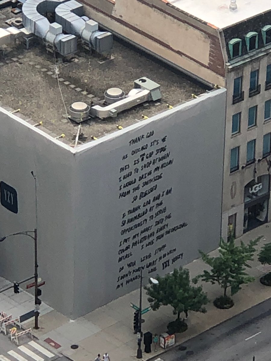 gap michigan ave hours