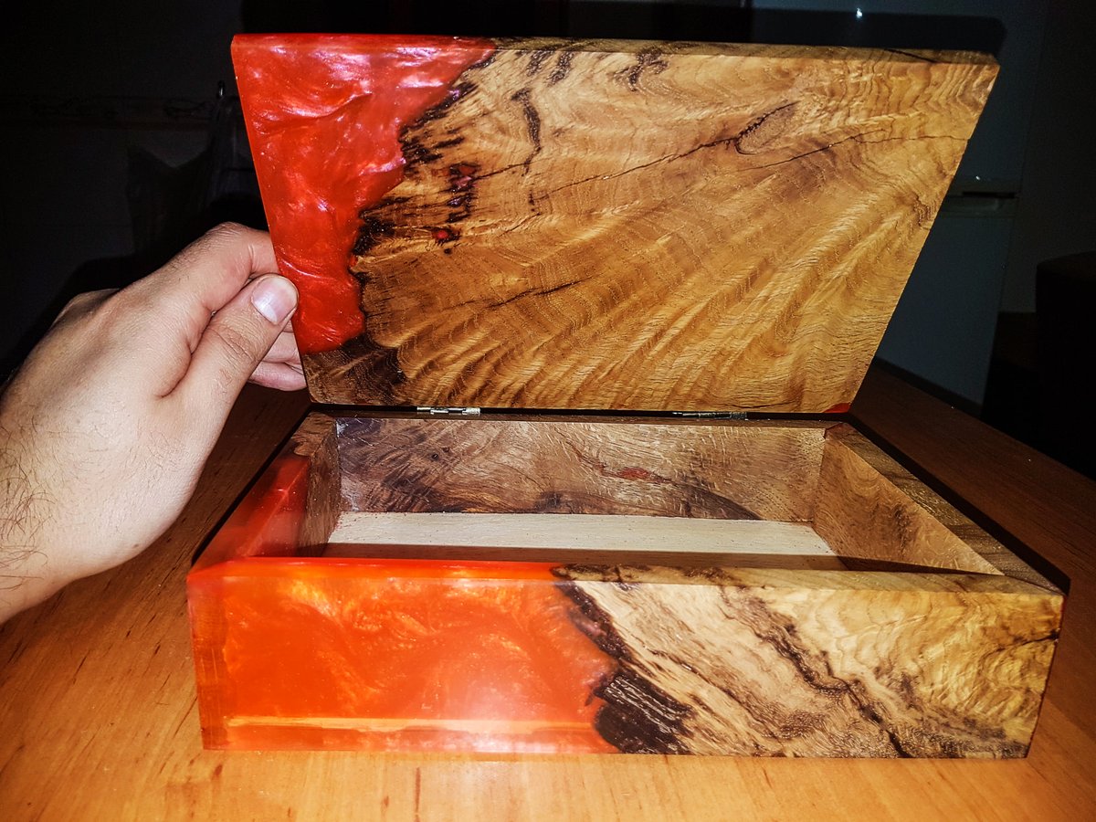 amirsoltanyh's tweet photo. Jewellery box made by Oak wood and Resin epoxy
#handcraft #Jewellery #JewelleryBox #Box #Resin #Oak #epoxy #boxbuilder #Keepspace
0098 991 440 30 18
https://t.co/AwEaP7lBUp https://t.co/RQQrisN7LE