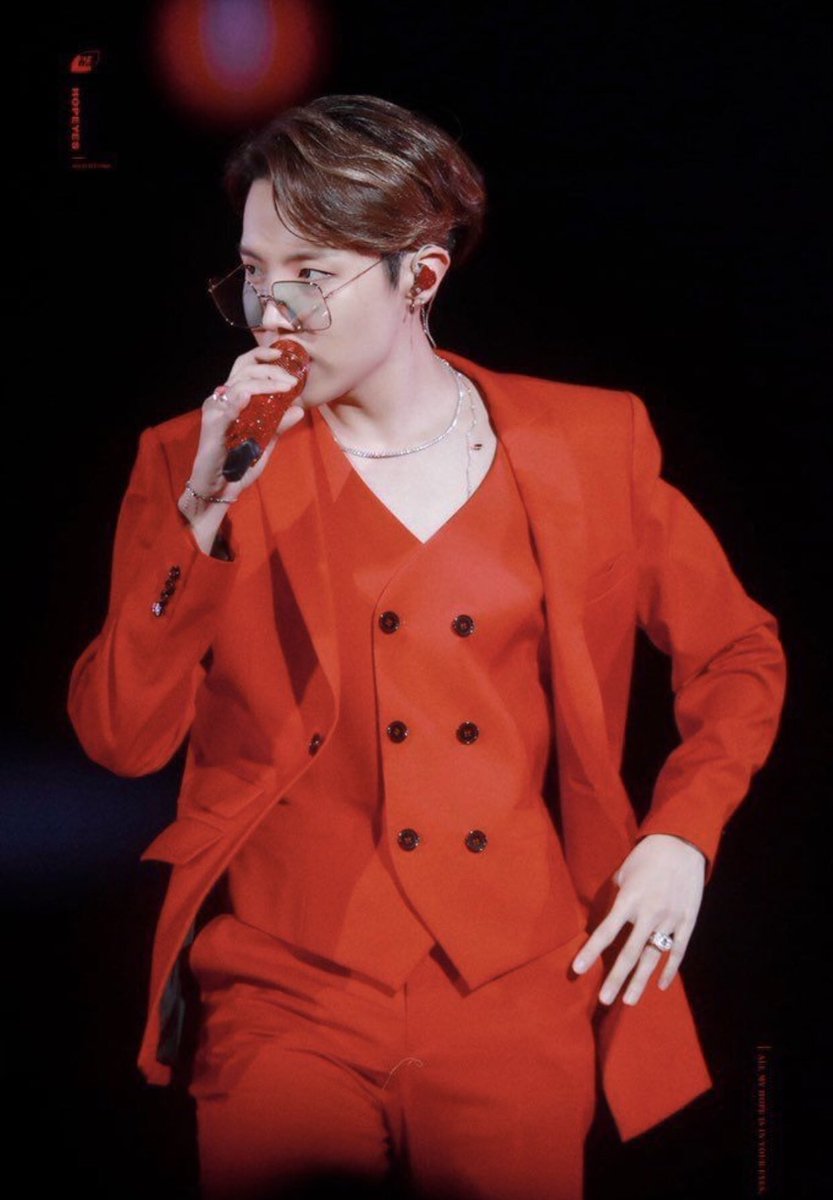 conchitajimin's tweet image. Hoseok as Becky G: a needed thread 🥰