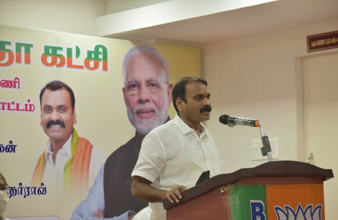 TNBJP_MEDIA's tweet image. #TamilNaduBJP has distributed nearly 4.5 crore food packets and dry ration #ModiKits throughout the #lockdown period and later.

70 lakhs #Masks were also distributed

18 lakh #BJP caders were onthe field for #COVID relief and support.
Great Job @Murugan_TNBJP

#TNBJPVirtualRally