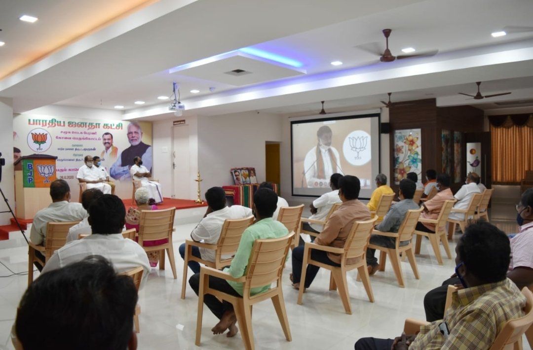 TNBJP_MEDIA's tweet image. #TamilNaduBJP has distributed nearly 4.5 crore food packets and dry ration #ModiKits throughout the #lockdown period and later.

70 lakhs #Masks were also distributed

18 lakh #BJP caders were onthe field for #COVID relief and support.
Great Job @Murugan_TNBJP

#TNBJPVirtualRally