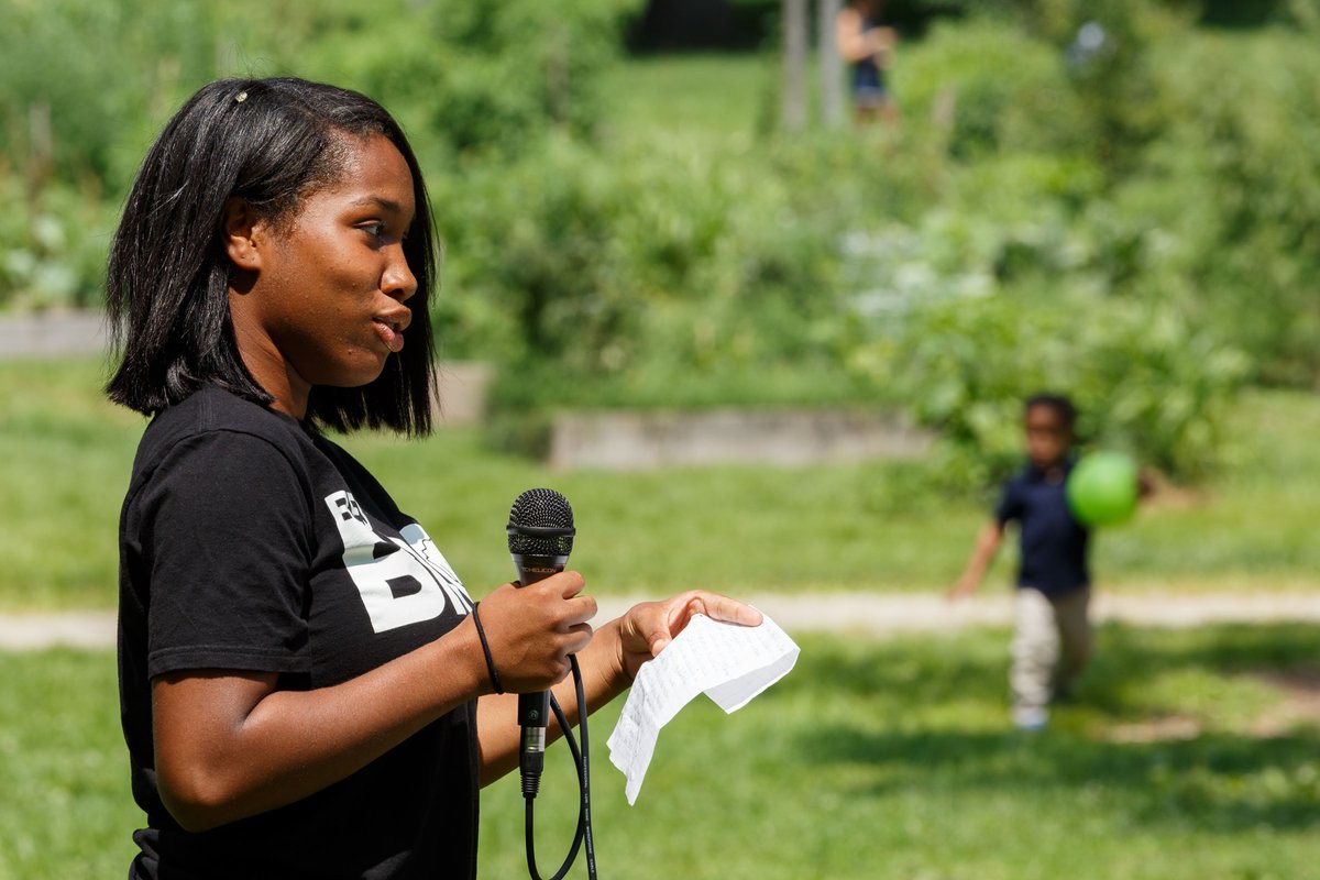 BartramsGarden's tweet photo. Invest in the future of our city’s youth! This summer, we're hiring 39 local high schoolers as paid interns focused on environmental health. Your support helps provide vibrant and engaging hands-on learning opportunities for at-home use. 

Donate today at https://t.co/5S8DWMzrBW https://t.co/HJf39fKIU4