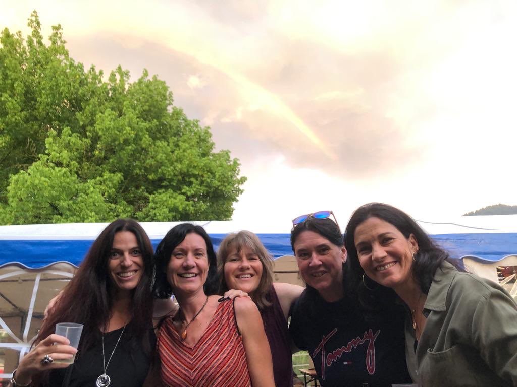 Fantastic evening, including a great reunion of our former volleyball dream team! 🤩
Good friends and a rainbow 🌈 

#friends #reunion #greatevening #volleyball
#longtimeago #fun #birthdayparty