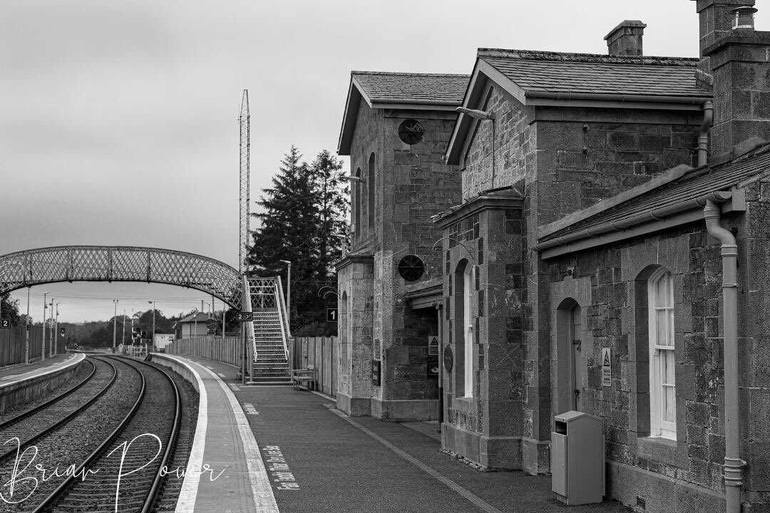bpowerie128's tweet photo. Banteer railway station. Opened in 1853. I think it’s only fitting to have it in #blackandwhite  #photography #history #photos #photographer #bnw #bnwphotography #bnwphoto #blackandwhitephotography #monochrome #monochromatic #mono #bnw_captures  #railway #railwaystation https://t.co/k4hiBlL5kM