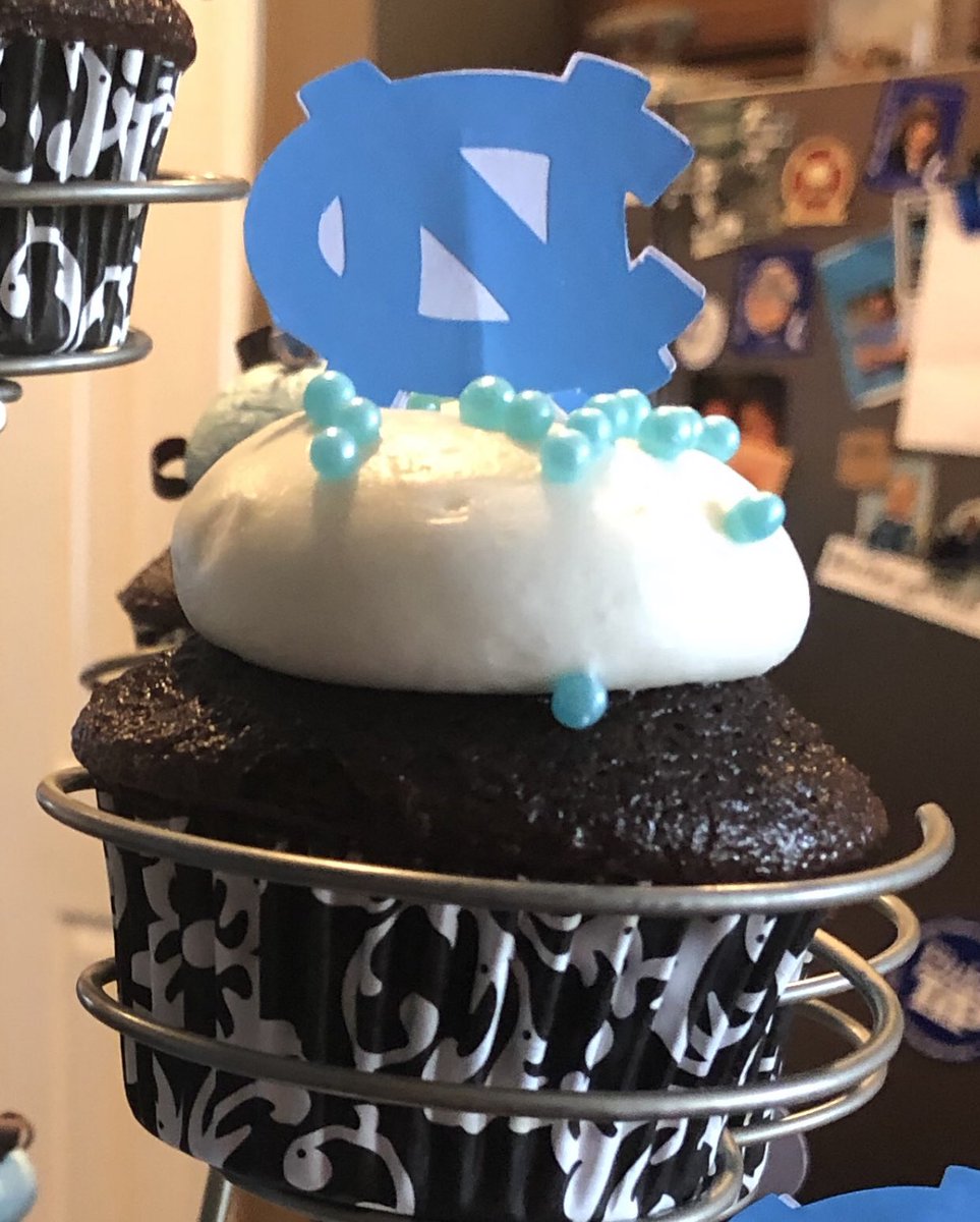 Laurie Ann tweet media