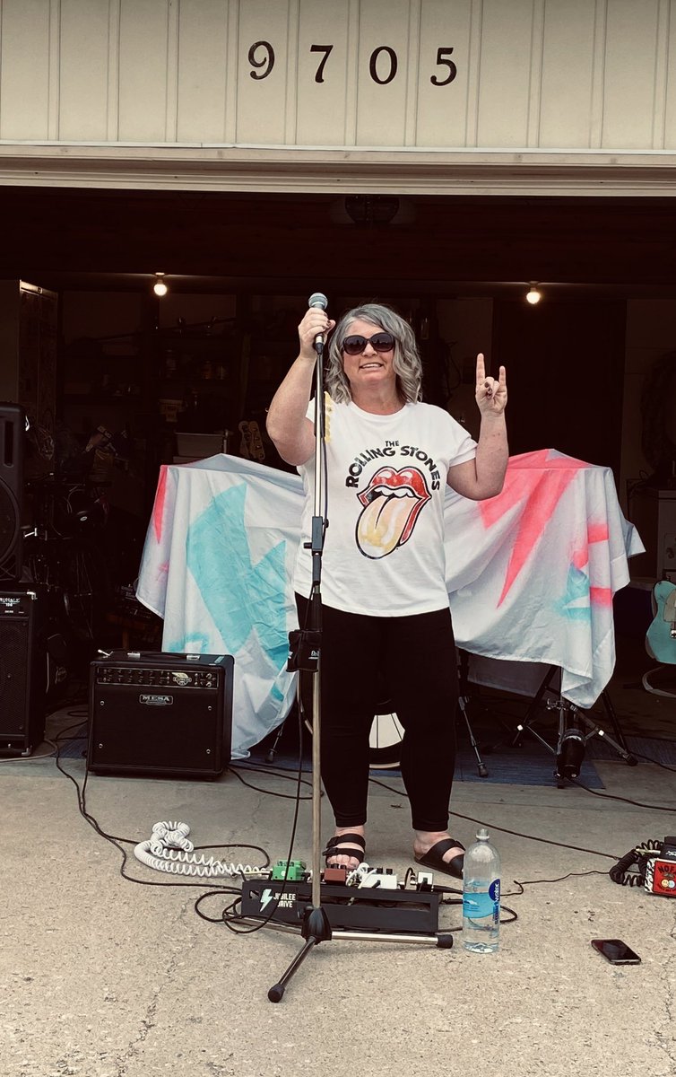 CatsHumans's tweet image. Happiest of 35th birthdays to CVH hostess with the mostest @jazzy_joyc !!