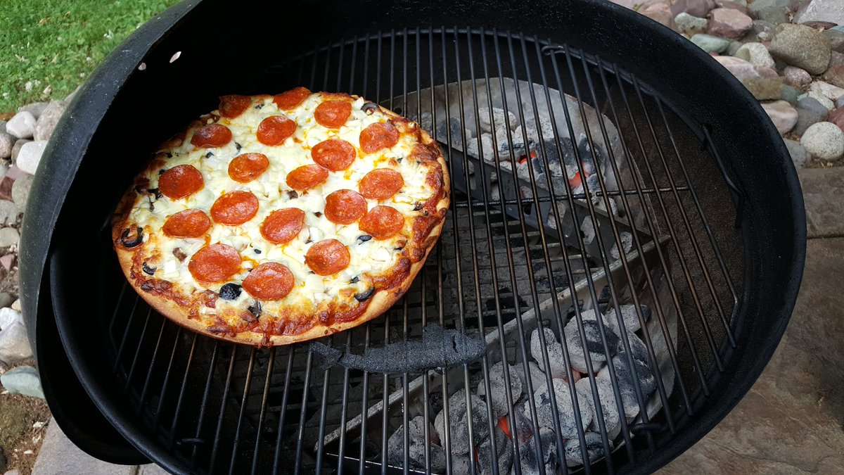 fargodoghouse's tweet photo. Perfect. @WeberGrills @Kingsford https://t.co/2OWsIvnfQE