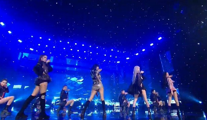 dannysthilld's tweet photo. Os cabelos,o rap da Lisa,os vocais estáveis,os visuais,a coreografia e mais uma vez o Blackpink 0 defeito.
#HowYouLikeThat #BLACKPINKonFallon #Lisa #Jisoo #Jennie #Rosé #HowYouLikeThatOnFallon
#FallonTonight #BLACKPINK #JimmyFallon
#DomingoDetremuraSDV https://t.co/uIc3cvpFy9