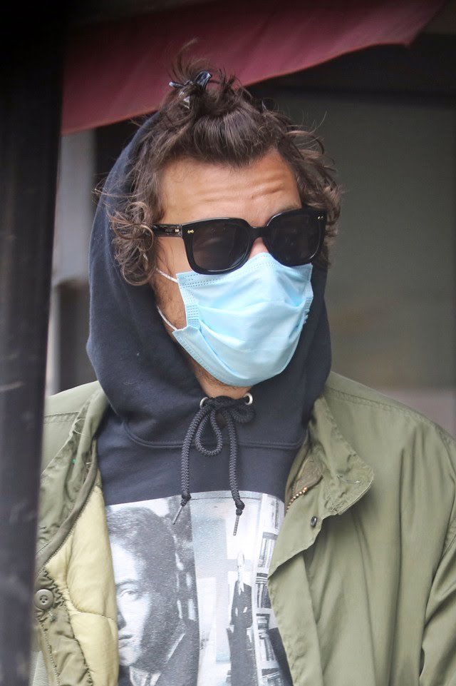 hsdcandids's tweet image. Harry shopping in London recently.