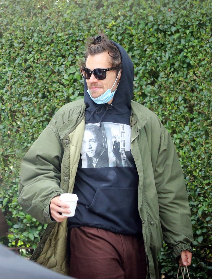 hsdcandids's tweet image. Harry shopping in London recently.