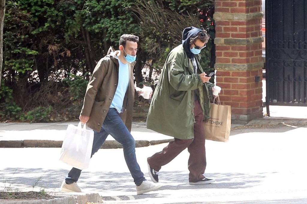More of Harry shopping in London recently.