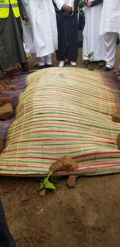 ayemojubar's tweet image. They can't even send him home in a golden casket! 😭 Vanity!