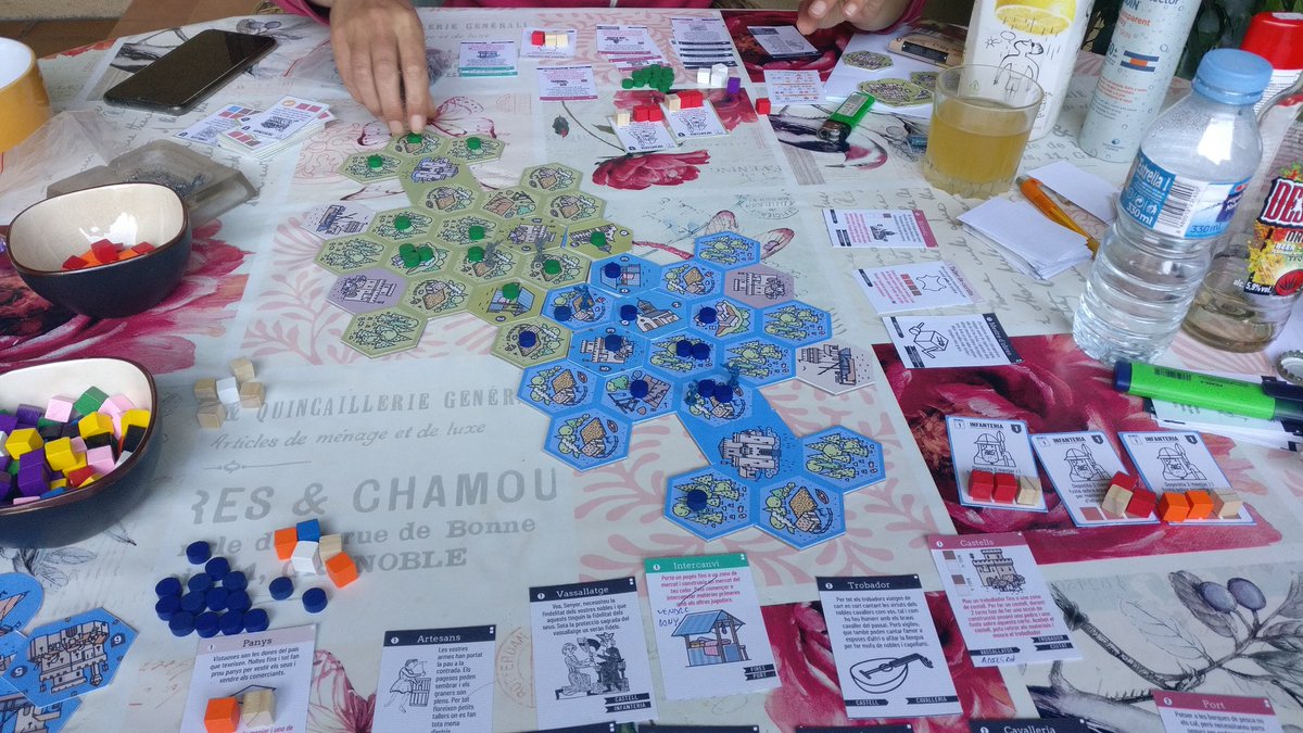 eduardaltarriba's tweet photo. Prototipeando #gameboard  #JocdeTaula #jocdetaula #juegosdeMesa #prototiping @DevirIberia @MalditoGamesES @Ludonova https://t.co/7VWyowrw1I https://t.co/wNMUQckaNn