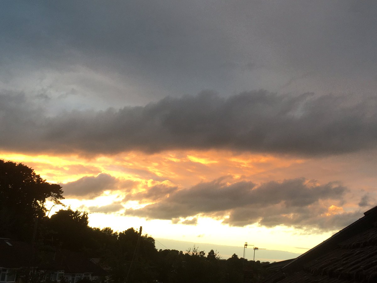 suesuesull1_sue's tweet photo. I was always taught “red sky at night” etc but according to the weather app it’s not gonna be a great day tomorrow, however the sunset tonight is rather fantastic albeit rather strange! #weekendvibes #theweekendsnearlyover #anotherweekbegins https://t.co/xeJ0PNrZT4