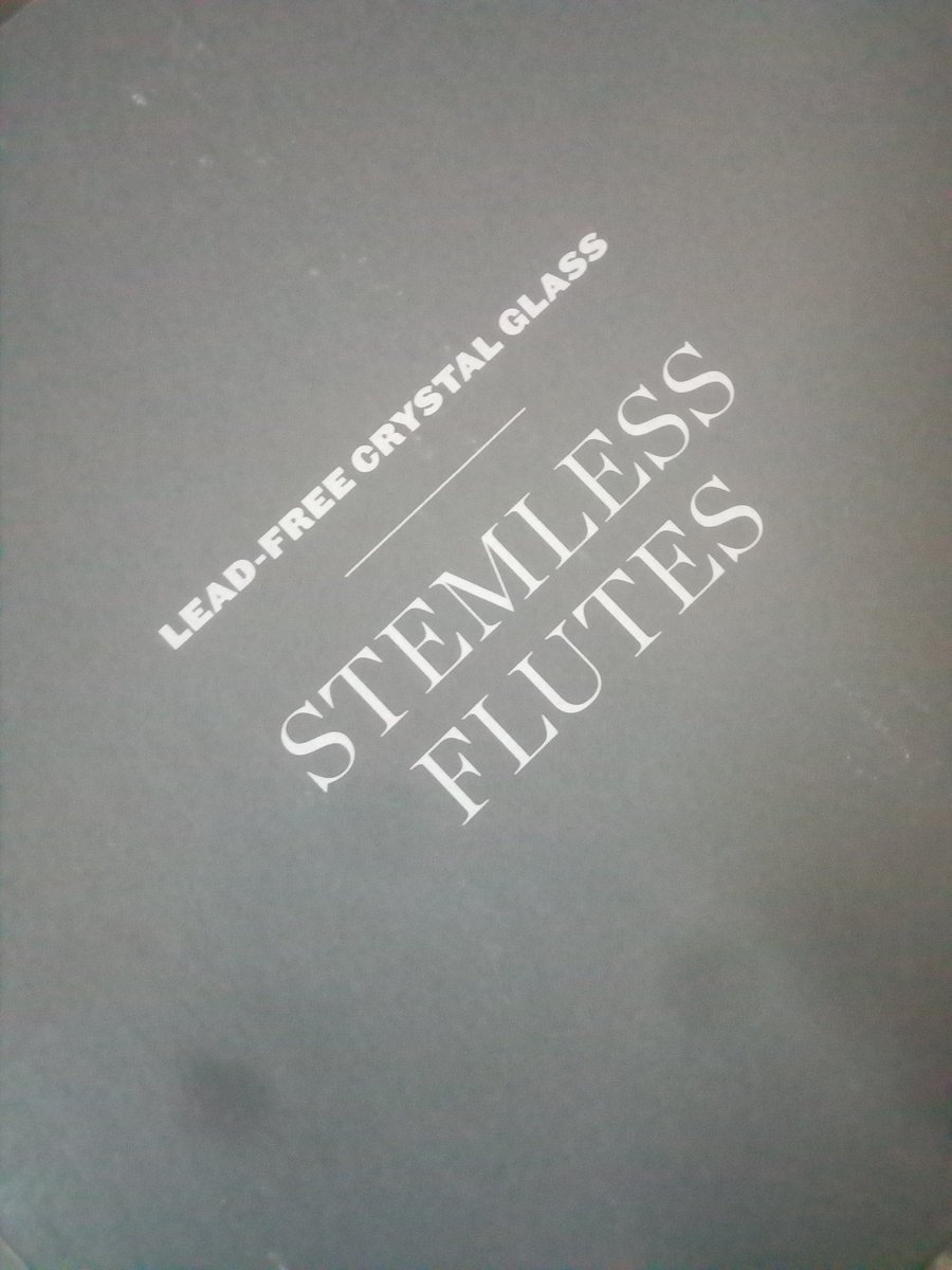 bellamufazi's tweet image. New obsession 😍😍😍 #glassware #stemless #flute #prettyglasses